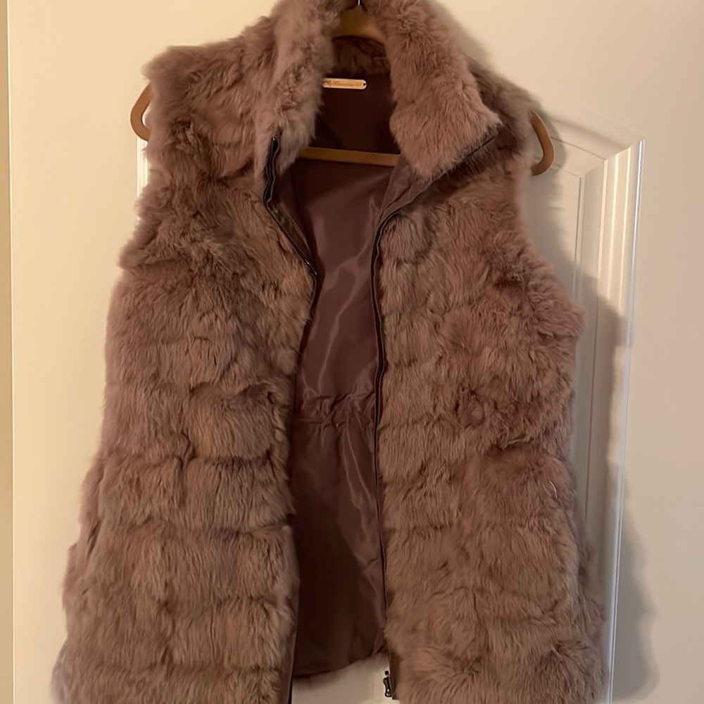 Exquisite reversible real rabbit fur on one side